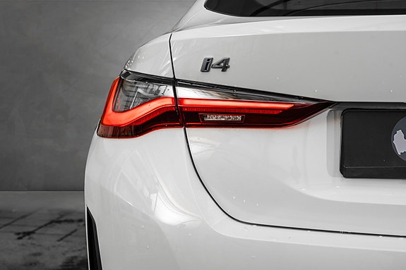 BMW i4 8 of 27