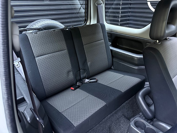 Suzuki Jimny 18 of 27