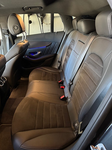 Mercedes-Benz EQC400 10 of 12