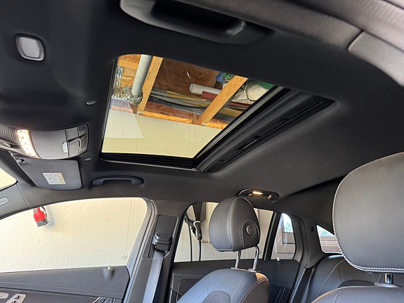 Mercedes-Benz EQC400 9 of 12
