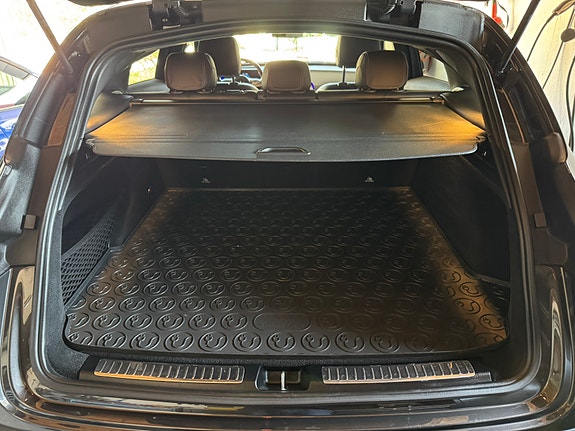 Mercedes-Benz EQC400 11 of 12