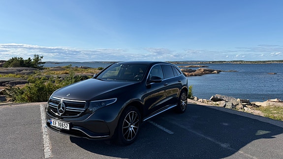 Mercedes-Benz EQC400 2 of 12