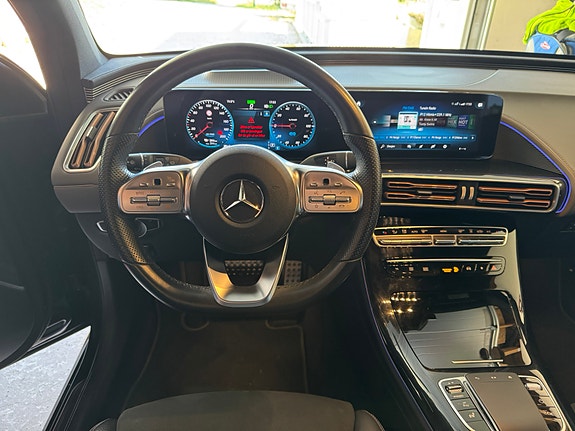 Mercedes-Benz EQC400 7 of 12