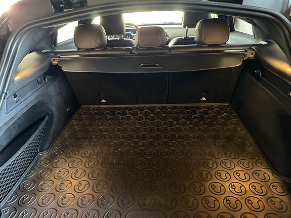 Mercedes-Benz EQC400 12 of 12