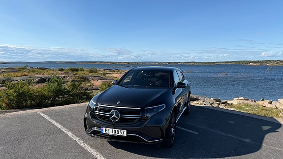 Mercedes-Benz EQC400 4 of 12