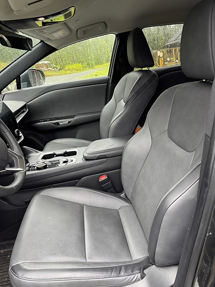 Lexus RZ450e 3 of 6