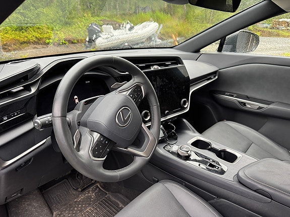 Lexus RZ450e 6 of 6
