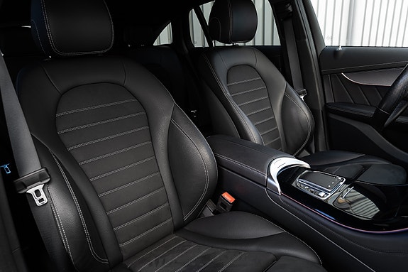 Mercedes-Benz EQC400 13 of 30