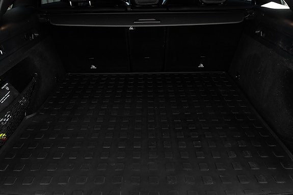 Mercedes-Benz EQC400 10 of 30