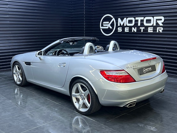 Mercedes-Benz SLK350 3 of 30