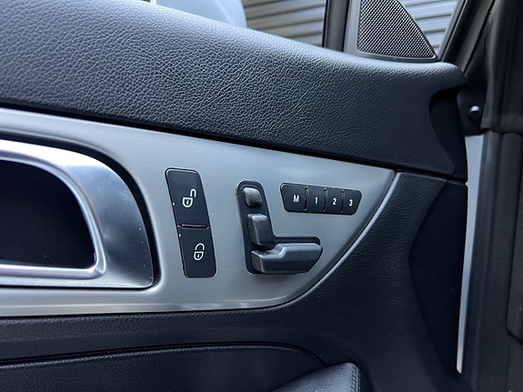 Mercedes-Benz SLK350 30 of 30