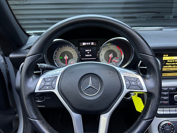 Mercedes-Benz SLK350 16 of 30