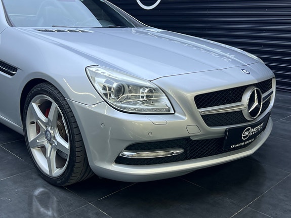 Mercedes-Benz SLK350 5 of 30