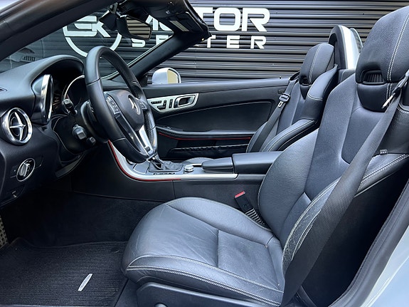 Mercedes-Benz SLK350 28 of 30