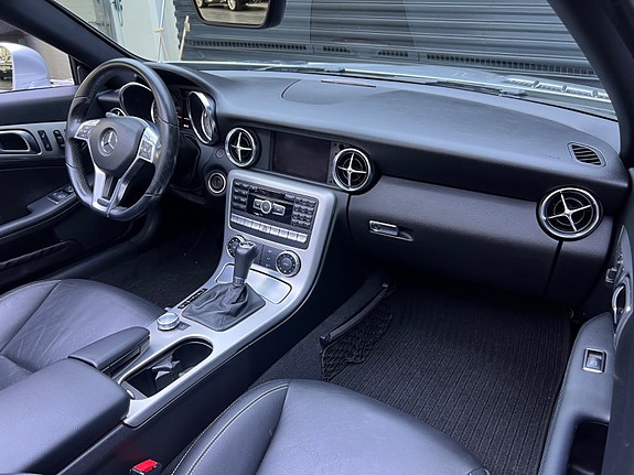 Mercedes-Benz SLK350 14 of 30