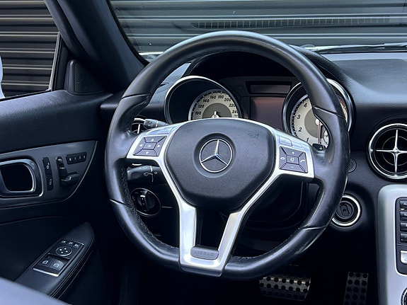 Mercedes-Benz SLK350 15 of 30