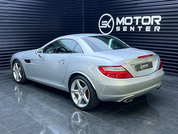 Mercedes-Benz SLK350 4 of 30