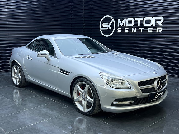 Mercedes-Benz SLK350 2 of 30