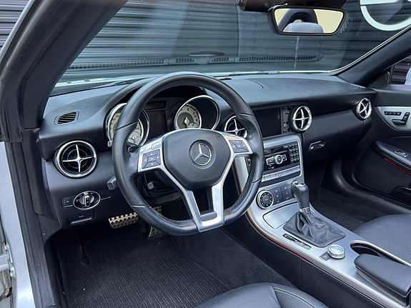 Mercedes-Benz SLK350 13 of 30