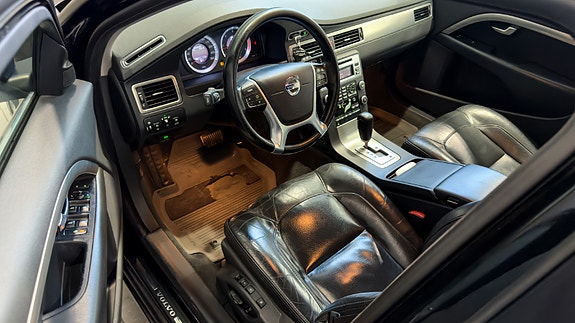 Volvo V70 14 of 30