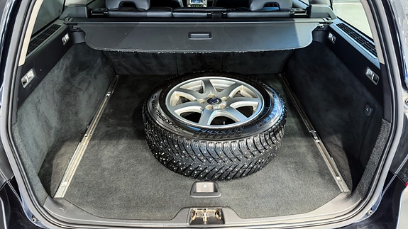 Volvo V70 13 of 30