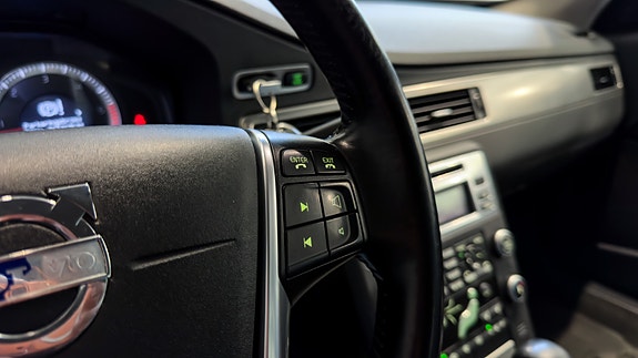 Volvo V70 18 of 30