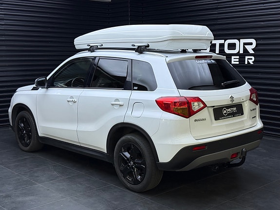 Suzuki Vitara 2 of 30
