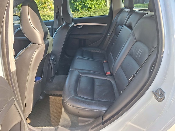 Volvo V70 13 of 24