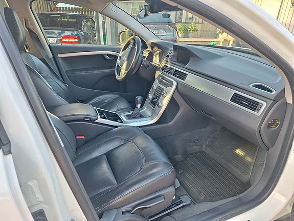 Volvo V70 10 of 24