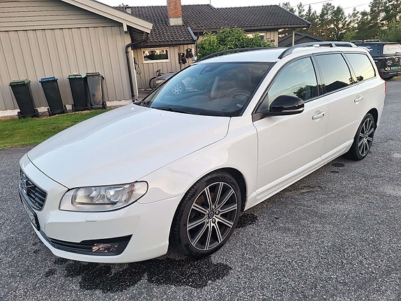 Volvo V70 2 of 24