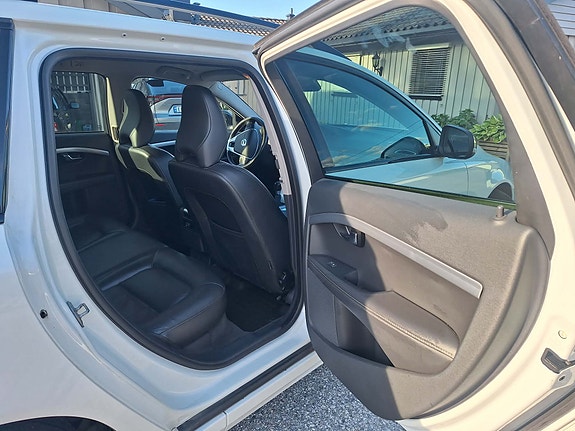 Volvo V70 12 of 24