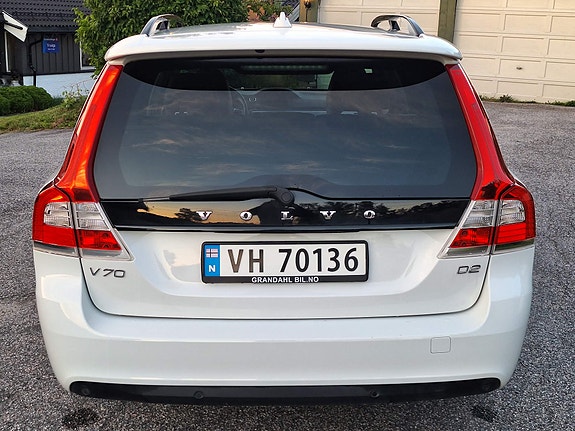 Volvo V70 3 of 24