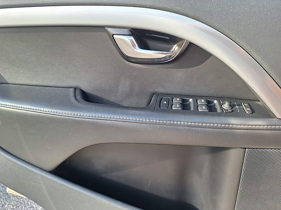 Volvo V70 19 of 24