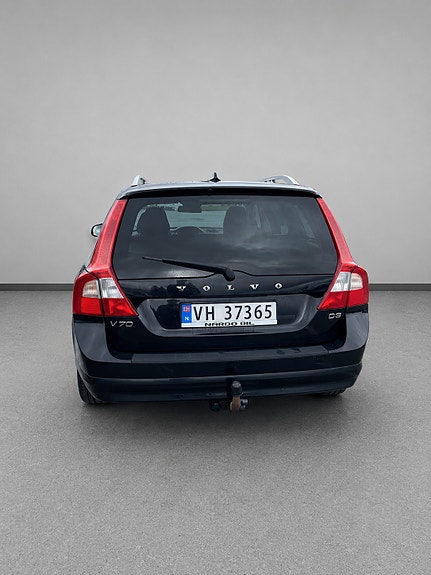 Volvo V70 2 of 8