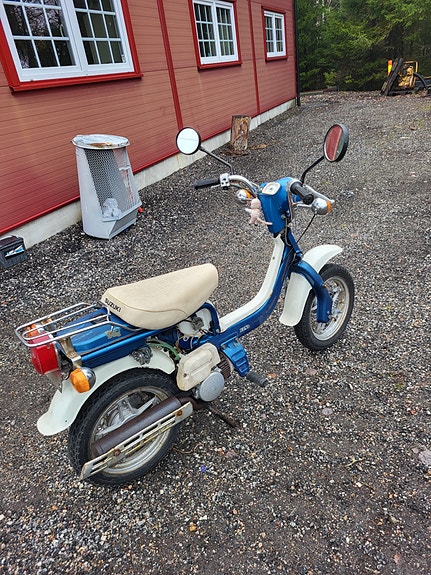 Suzuki FZ 50 2 of 5