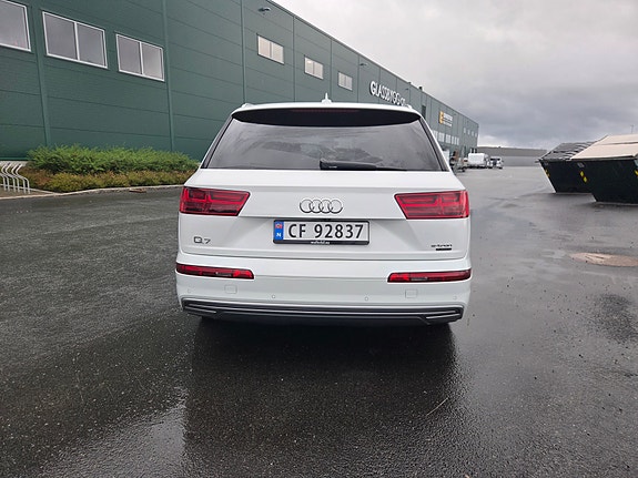 Audi Q7 8 of 21