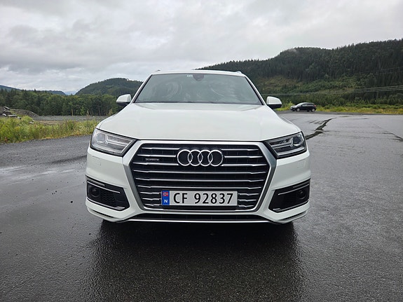 Audi Q7 4 of 21