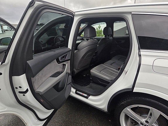 Audi Q7 11 of 21