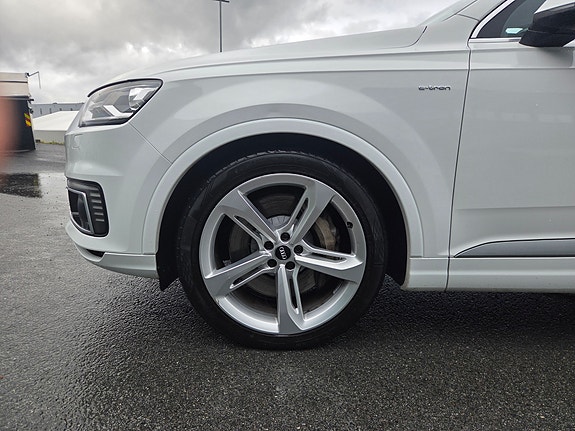 Audi Q7 9 of 21