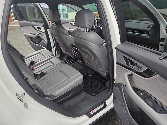 Audi Q7 16 of 21