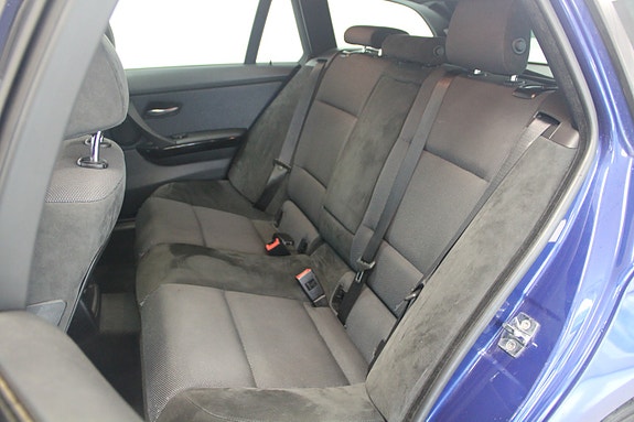 BMW 335i 25 of 30