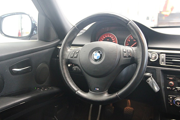 BMW 335i 27 of 30