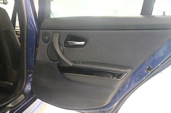 BMW 335i 28 of 30