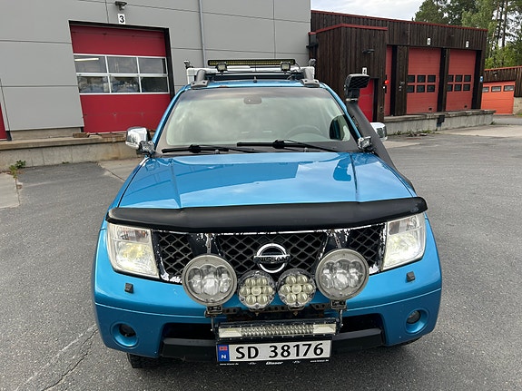 Nissan Navara 2 of 18