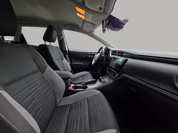 Toyota Auris 10 of 24