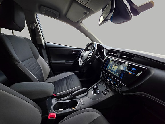 Toyota Auris 12 of 24