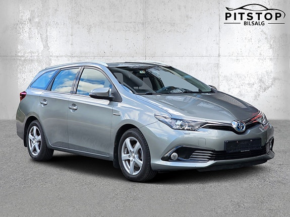 Toyota Auris 7 of 24
