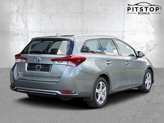 Toyota Auris 5 of 24