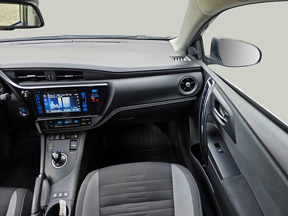 Toyota Auris 15 of 24