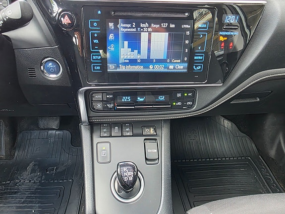 Toyota Auris 18 of 24